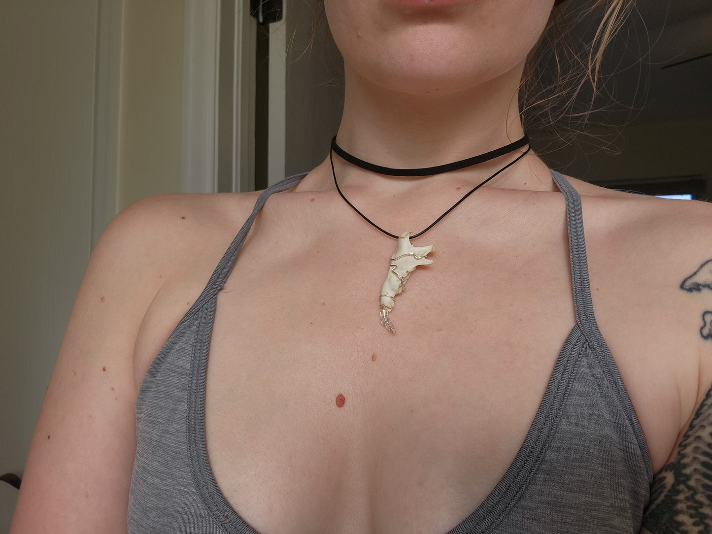 Minimalistic Jaw Choker