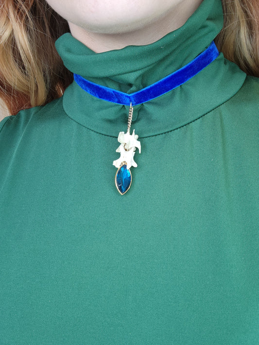 Blue vertebrae velvet choker