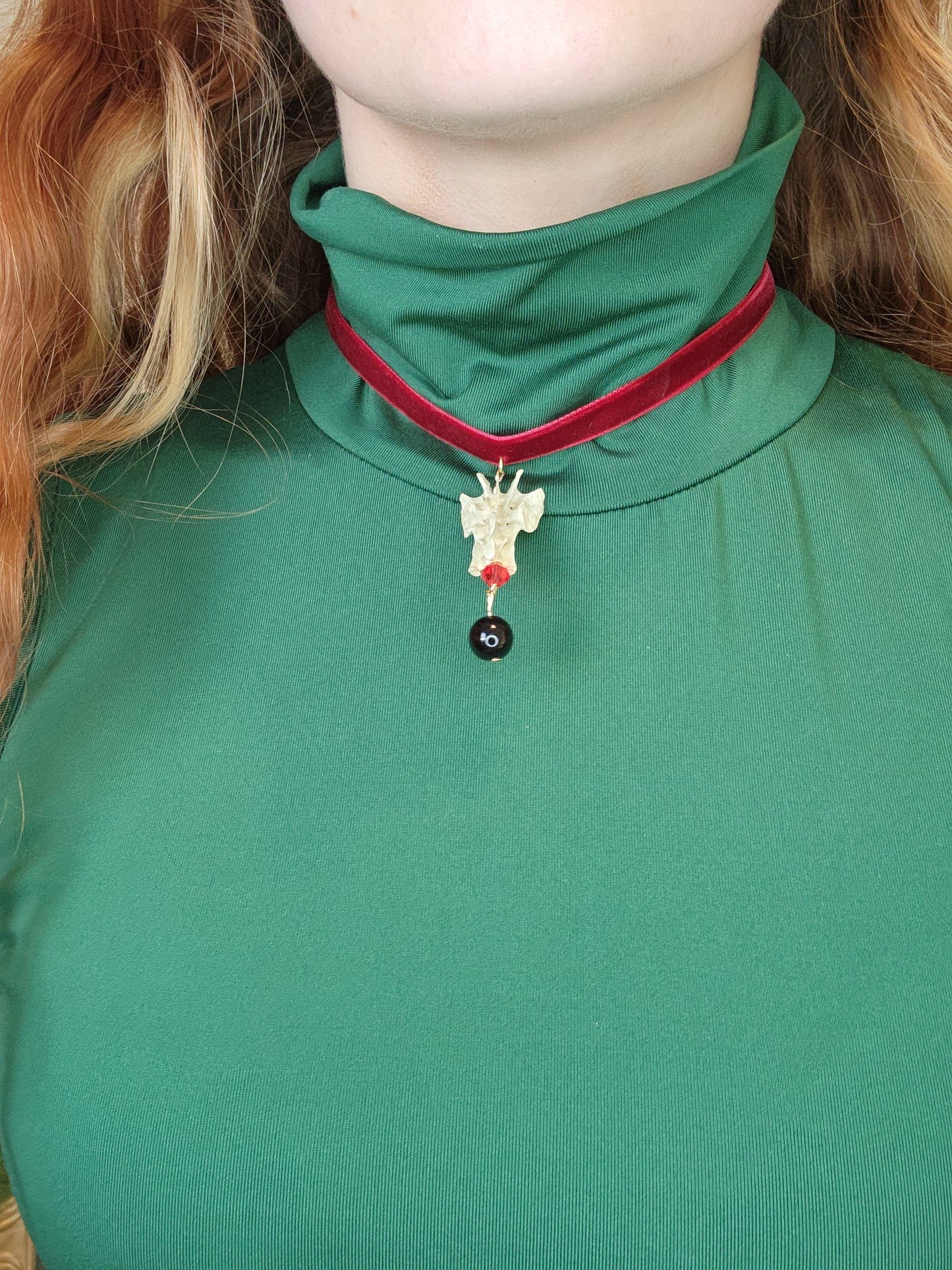 Sacrum and bead Red Velvet choker